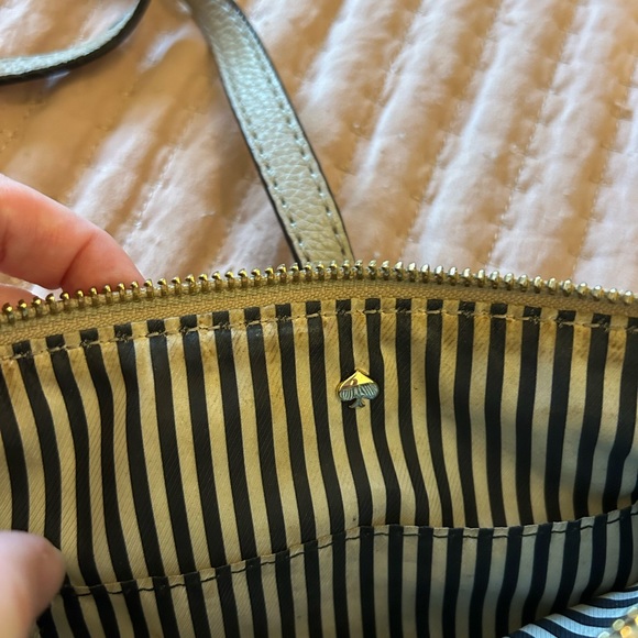 ♠️ Kate Spade ♠️ Leather Crossbody Bag - Picture 6 of 13